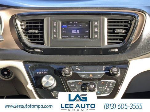 Used 2017 Chrysler Pacifica Touring-L image 19