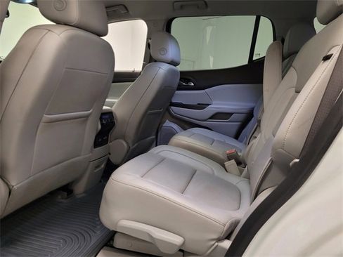 Used 2023 GMC Acadia SLT image 12
