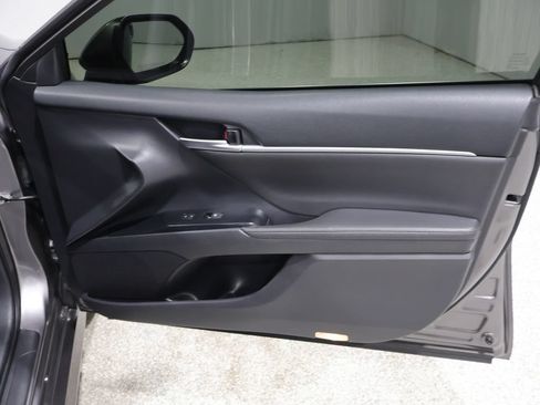 Used 2019 Toyota Camry XLE FWD image 23