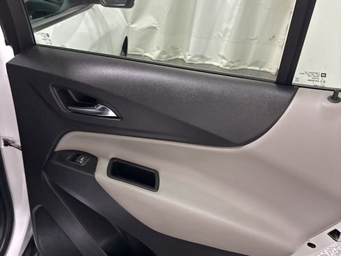 Used 2022 Chevrolet Equinox LS w/ LS Convenience Package AWD/4WD image 27