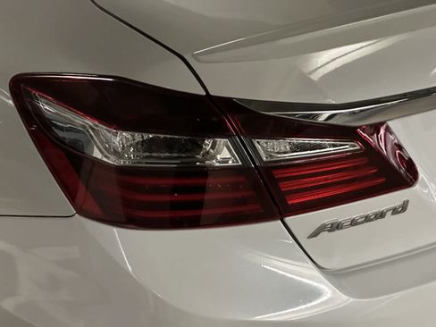 Used 2017 Honda Accord Sport Special Edition image 25