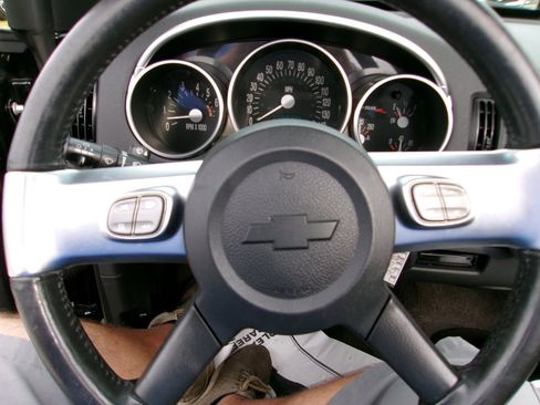 Used 2003 Chevrolet SSR w/ Preferred Equipment Group image 26