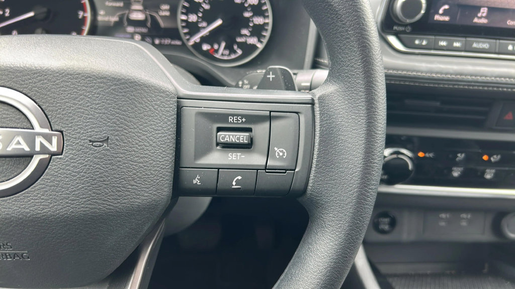 Used 2025 Nissan Rogue S FWD image 25