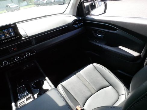 Used 2025 Honda Pilot EX-L image 11