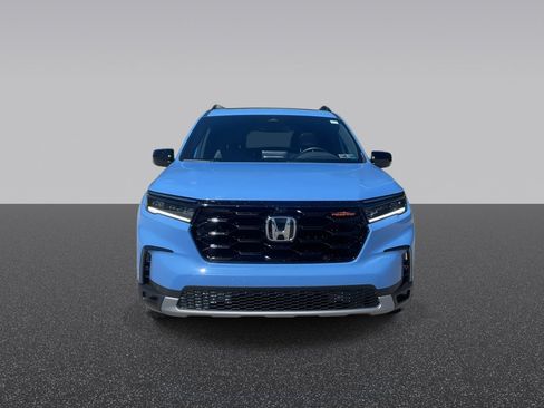 Certified 2025 Honda Pilot TrailSport image 4