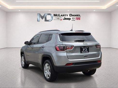 Used 2022 Jeep Compass Latitude w/ Sun and Sound Group AWD/4WD image 4