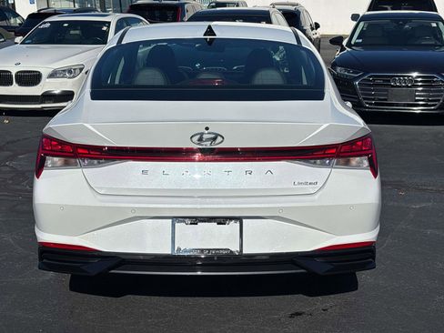 Used 2021 Hyundai Elantra Limited image 3