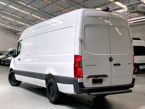 Used 2024 Mercedes-Benz Sprinter 2500 image 4