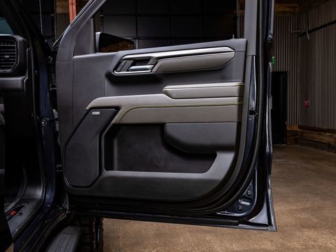 Used 2022 Chevrolet Silverado 1500 ZR2 w/ Technology Package image 37