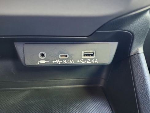 Used 2024 Subaru Crosstrek 2.0i Premium image 31