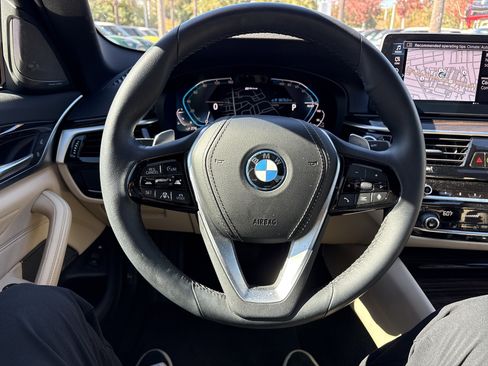 Certified 2023 BMW 530e xDrive w/ Premium Package image 18