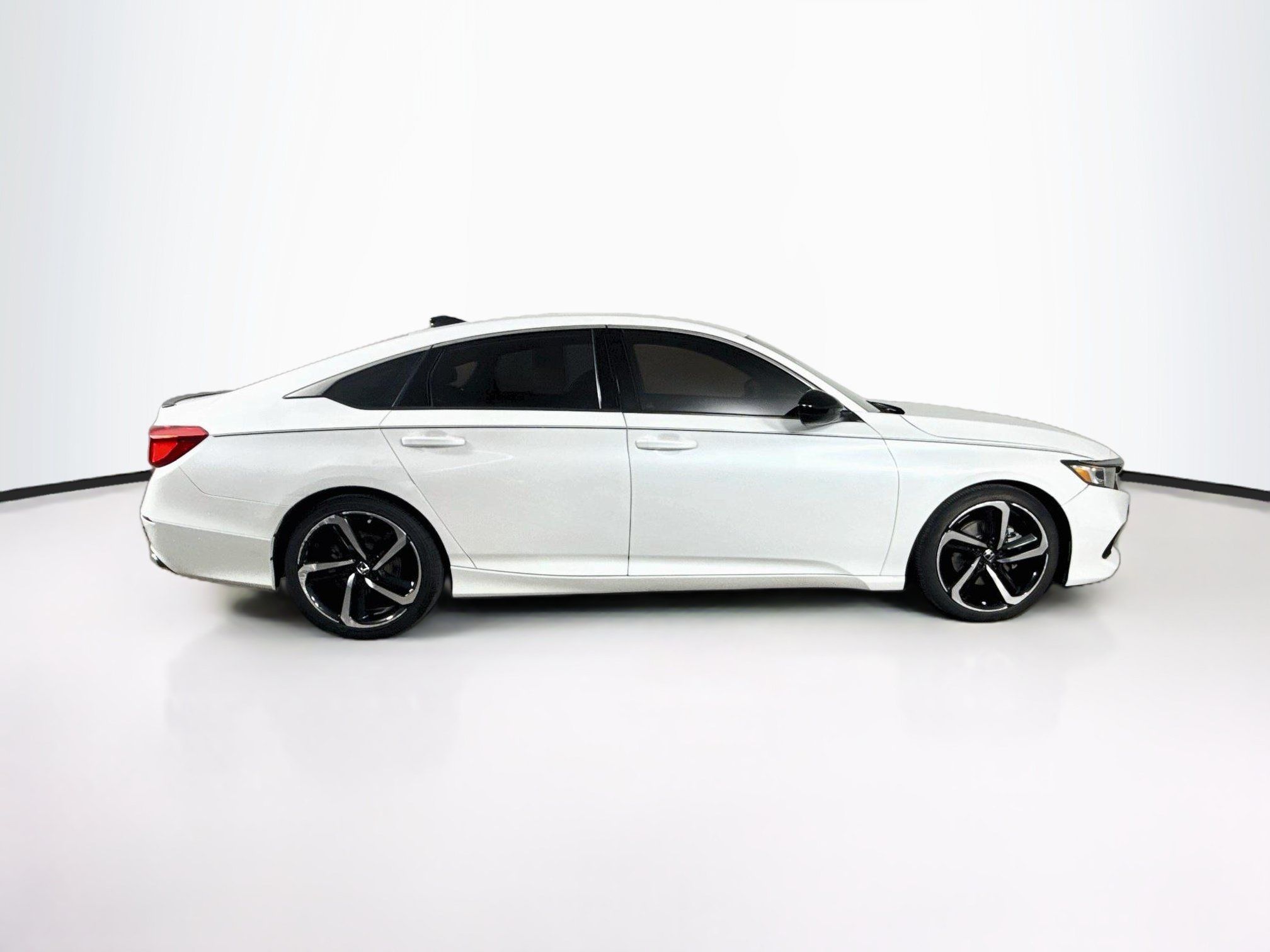 Used 2021 Honda Accord Sport image 2