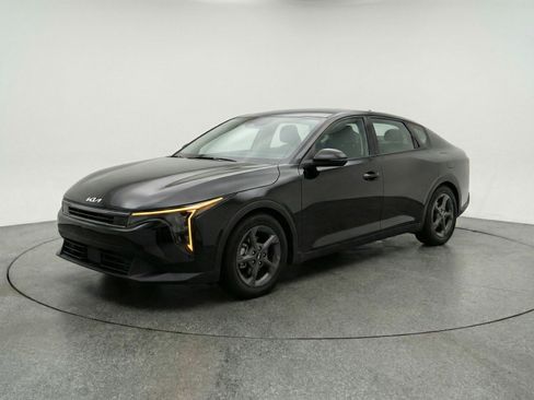 Used 2025 Kia K4 LXS image 3