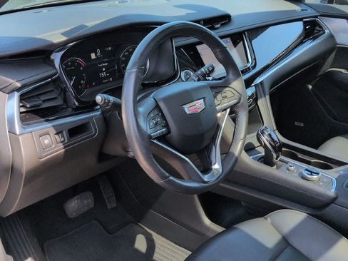 Used 2023 Cadillac XT6 Premium Luxury AWD/4WD image 2