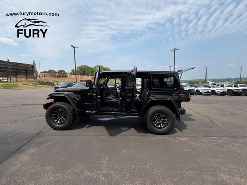 Used 2024 Jeep Wrangler Unlimited Rubicon AWD/4WD image 45