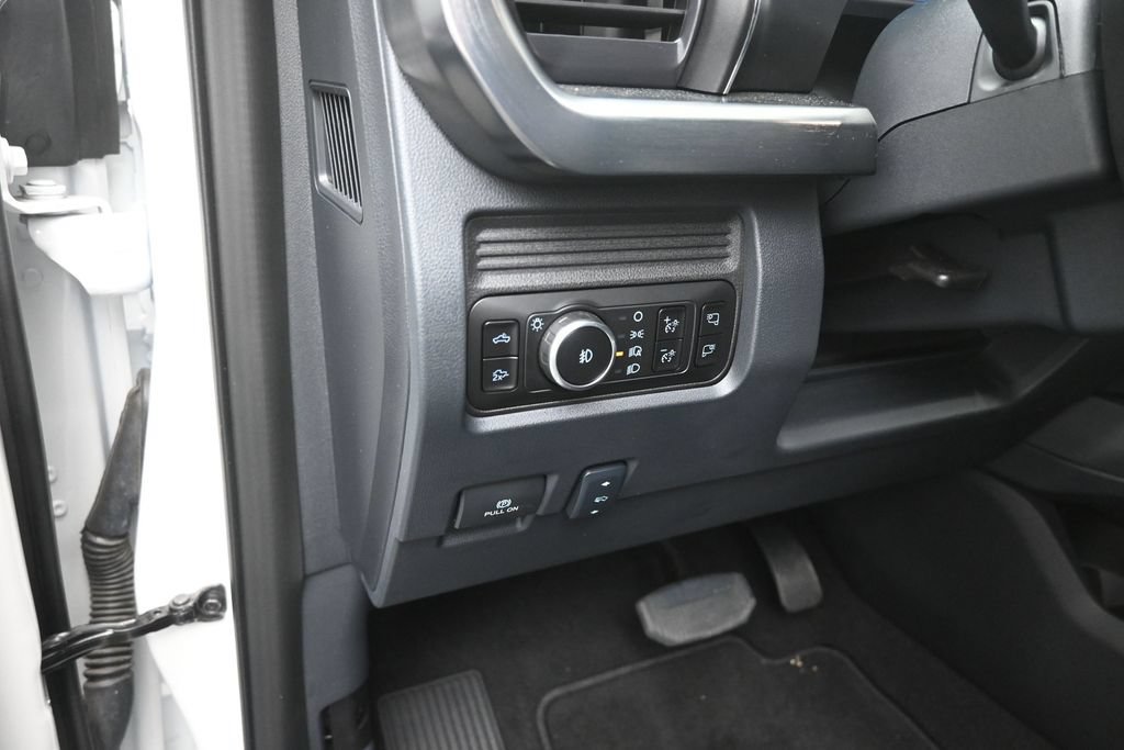 Used 2025 Ford F250 Lariat w/ Black Appearance Package AWD/4WD image 13