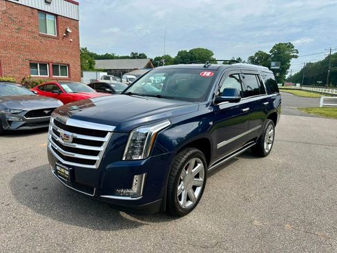 Used 2018 Cadillac Escalade Premium Luxury AWD/4WD image 1