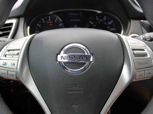 Used 2016 Nissan Rogue SV w/ SV Premium Package FWD image 15