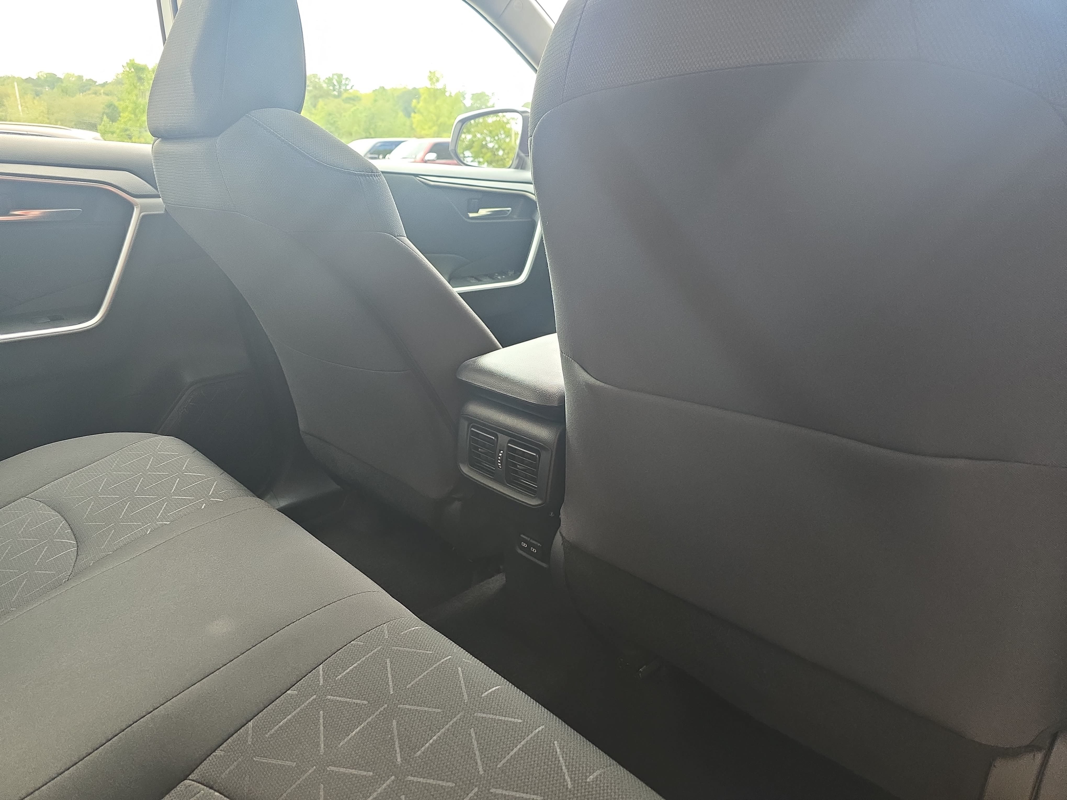 Used 2024 Toyota RAV4 XLE w/ Convenience Package FWD image 11