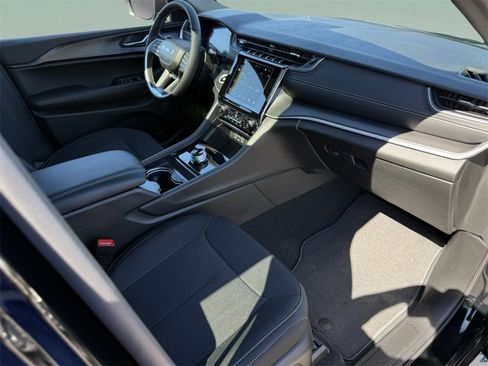 New 2025 Jeep Grand Cherokee Laredo w/ Luxury Tech Group I image 40