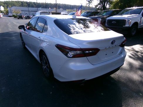 Used 2022 Toyota Camry XLE image 8