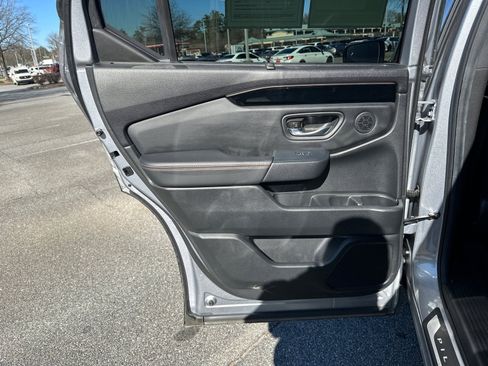 Used 2025 Honda Pilot TrailSport image 22