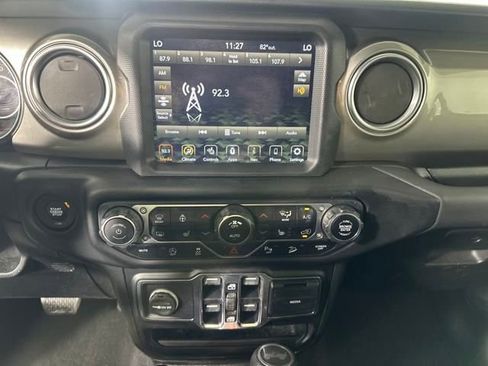 Used 2020 Jeep Wrangler Unlimited Sahara image 21