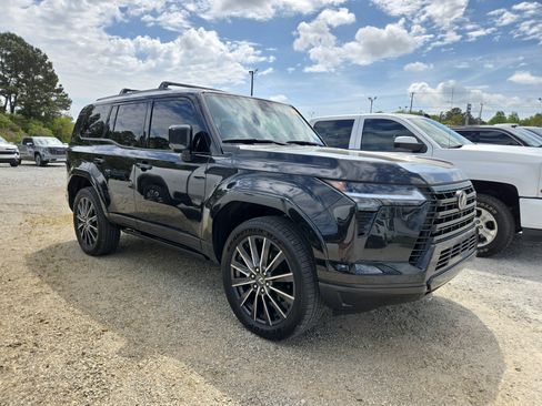 Used 2025 Lexus GX 550 w/ Accessory Package (2T) image 3