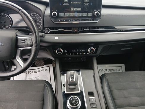 Used 2022 Mitsubishi Outlander SE image 11