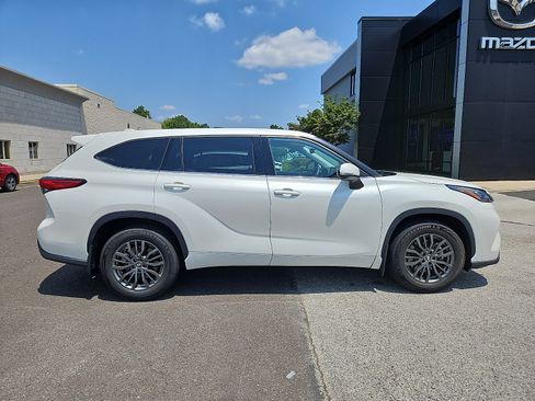 Used 2020 Toyota Highlander L AWD/4WD image 7