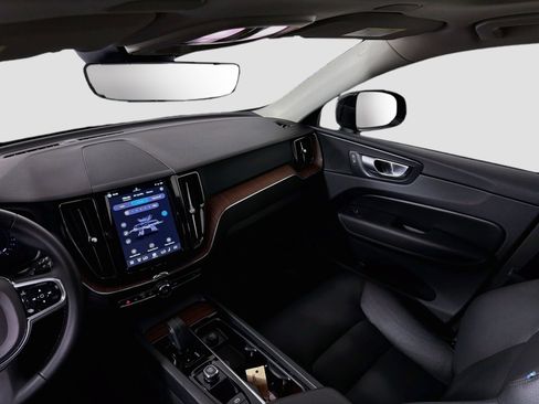 Certified 2024 Volvo XC60 B5 Plus w/ Protection Package Premier AWD/4WD image 20