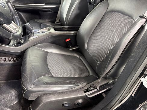 Used 2019 Dodge Journey Crossroad FWD image 11