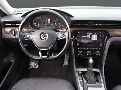 Used 2020 Volkswagen Passat 2.0T SEL FWD image 16