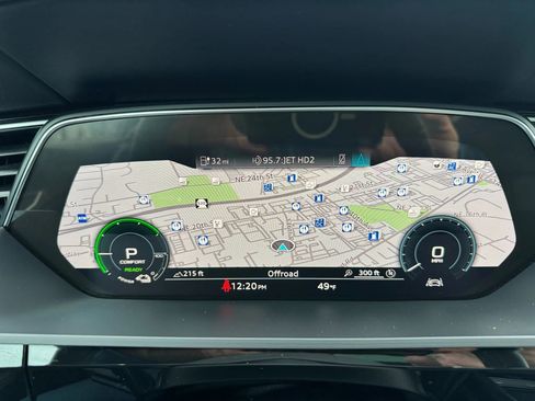 Used 2021 Audi e-tron Premium w/ Towing Package image 31