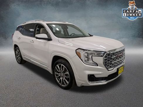 Used 2023 GMC Terrain Denali w/ Denali Premium Package image 3
