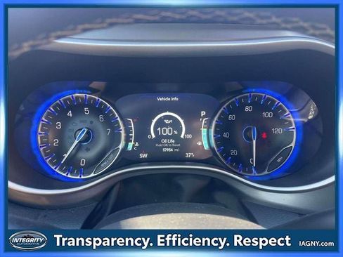 Used 2025 Chrysler Pacifica Select image 26