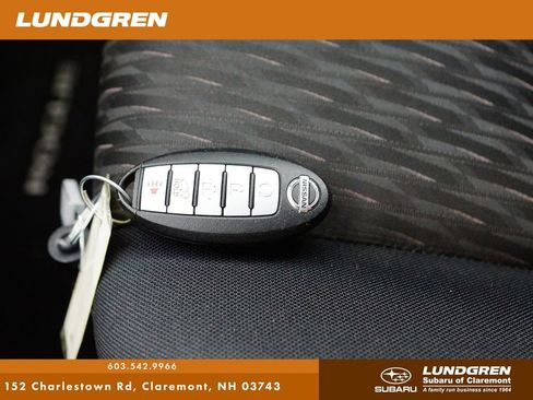 Used 2017 Nissan Rogue SV w/ SV Premium Package image 27