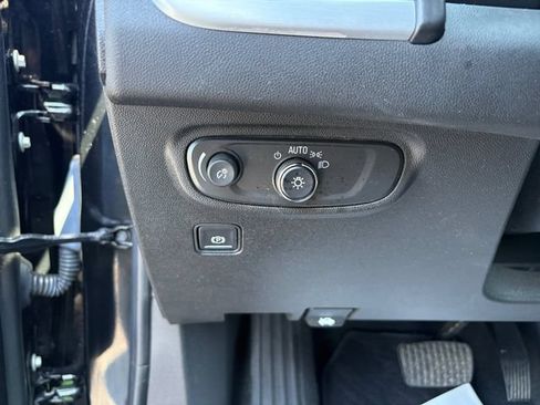 Used 2023 GMC Terrain SLE FWD image 19