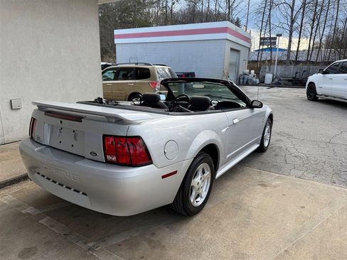Used 2002 Ford Mustang Convertible image 3