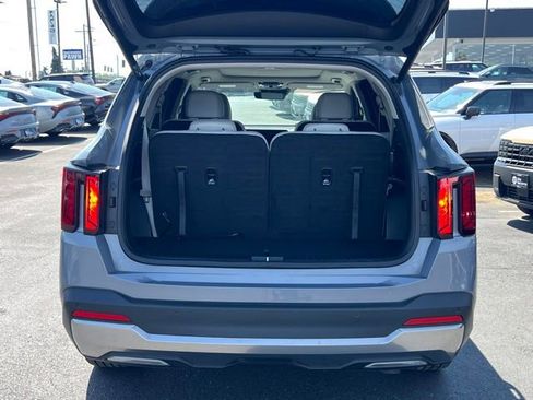 Certified 2025 Kia Sorento EX w/ Panoramic Sunroof Package AWD/4WD image 12