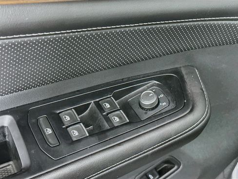 Used 2025 Volkswagen Atlas SE AWD/4WD image 15
