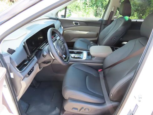 Certified 2026 Kia Carnival EX FWD image 30