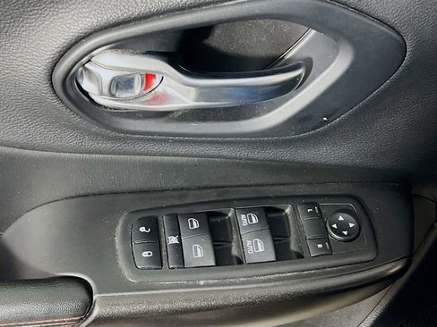 Used 2019 Jeep Cherokee Trailhawk image 16