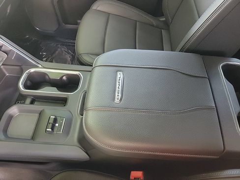 Used 2025 GMC Sierra 2500 Denali w/ Denali Reserve Package AWD/4WD image 24