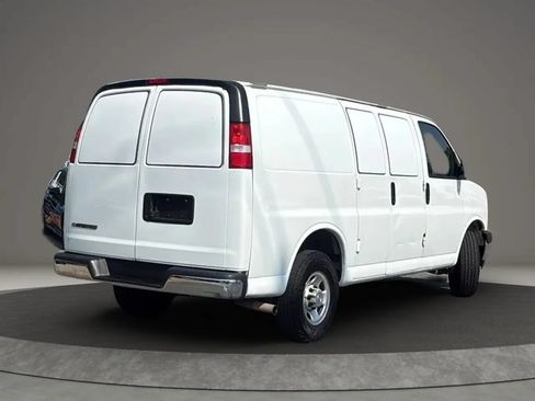 Used 2022 Chevrolet Express 2500 w/ Driver Convenience Package RWD image 6