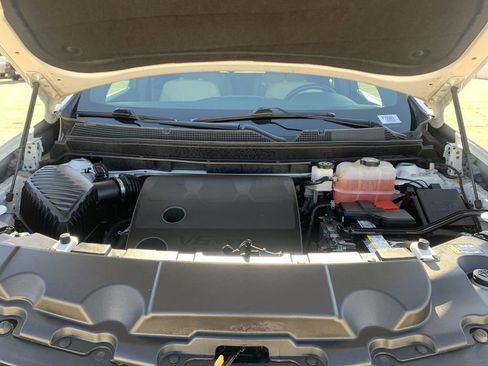 Certified 2023 Chevrolet Traverse LT FWD image 28