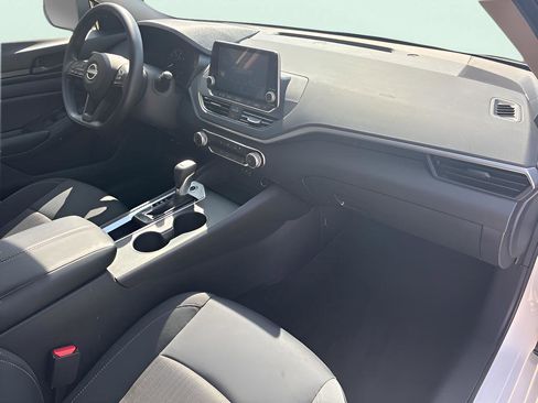 Used 2025 Nissan Altima 2.5 S image 12