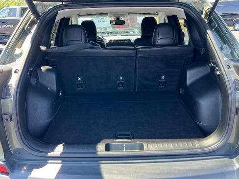 Used 2019 Jeep Cherokee Limited AWD/4WD image 38