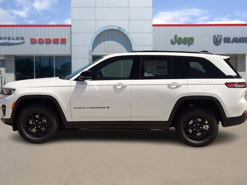 New 2025 Jeep Grand Cherokee Altitude image 3