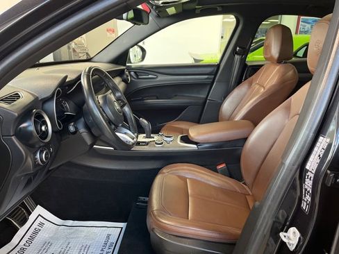 Used 2022 Alfa Romeo Stelvio Ti image 13